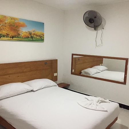 Hotel La Mansion เมเดยิน ภายนอก รูปภาพ